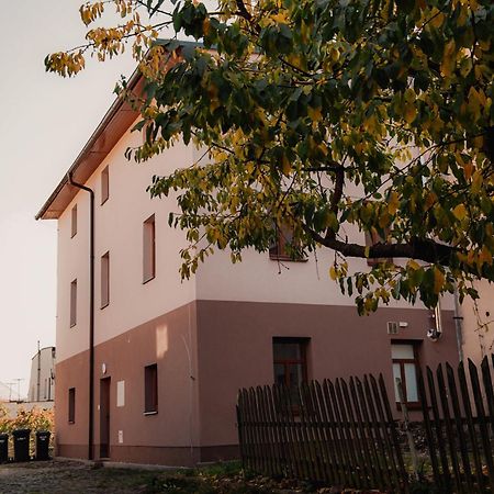 Apartmany Centrum Нови-Бор Екстер'єр фото